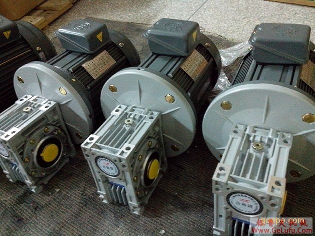 KWU125、KWU160、KWU180、KWU200、KWU225、KWU250、型锥面包络圆柱蜗杆减速机的外形、安装尺寸和装配型式ⅠF―ⅢF JB/T 5559－91(图1)