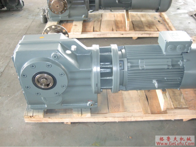 B4.H，B4.M型直交轴齿轮箱四级传动卧式安装