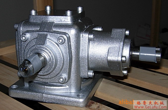 SKF100-SKF212法兰式斜齿轮―蜗旋伞齿轮减速电机外形及安装尺寸