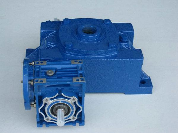 机械搅拌澄清池的高效运行秘诀：搅拌罐与刮泥机的选型与维护要点