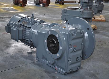 密封的斜齿轮减速机也会发现内部轴承生锈等问题